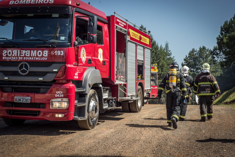 Apoio: Bombeiros Voluntários de Caçador auxiliam em resgates em Rodeio/SC -  Portal Caçador Online